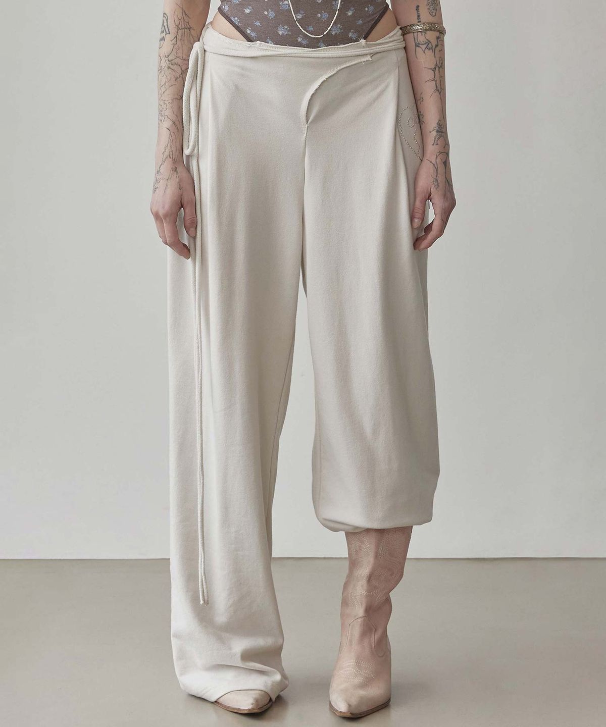 스컬프터(SCULPTOR) Wrap Sweatpants Dirty White