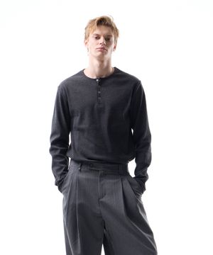 타이탄 스냅 헨리넥 티셔츠 차콜