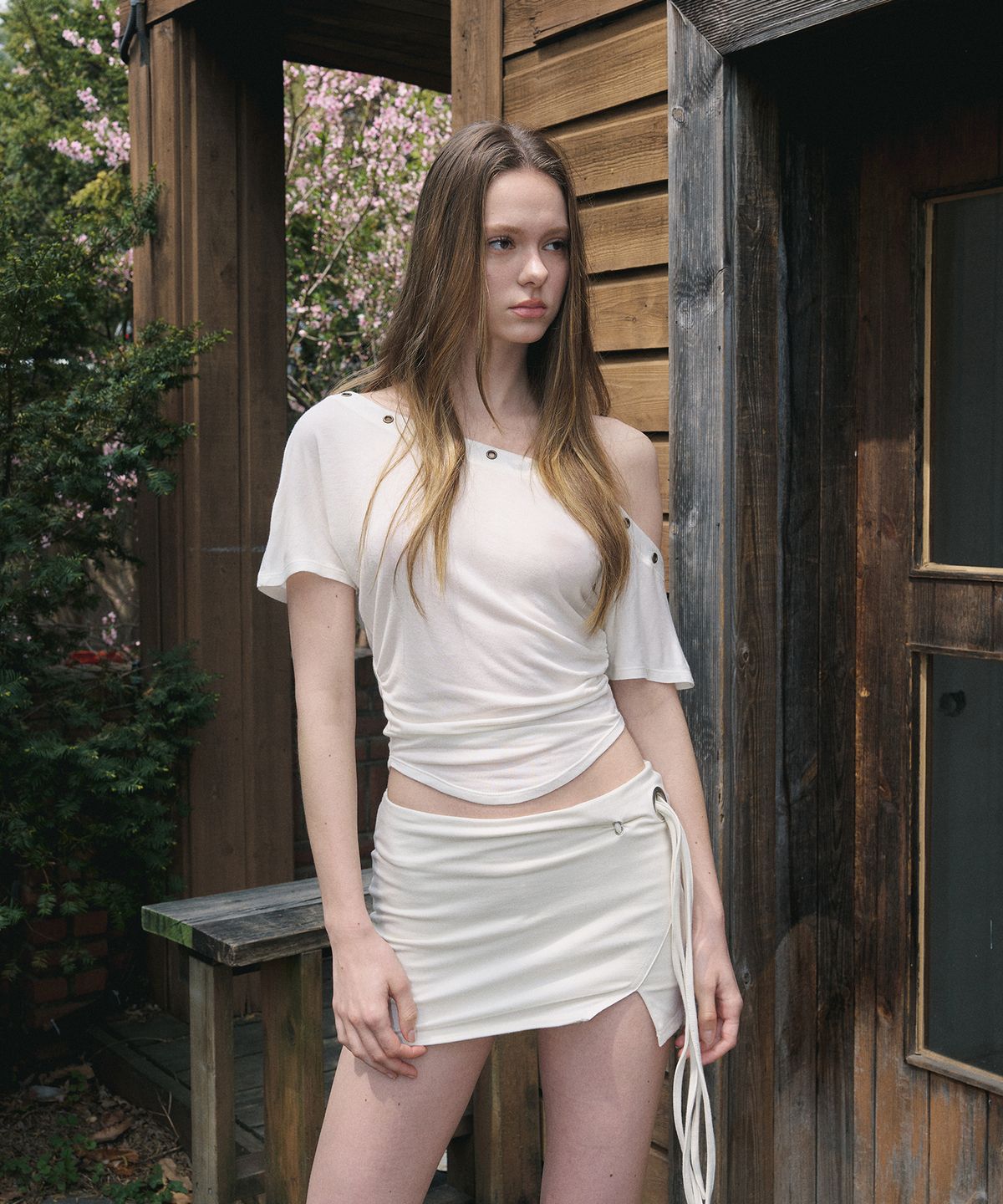 플리즈노팔로우(PLEASENOFOLLOW) Harry Button Unbal Shirring Short Top (Ivory)