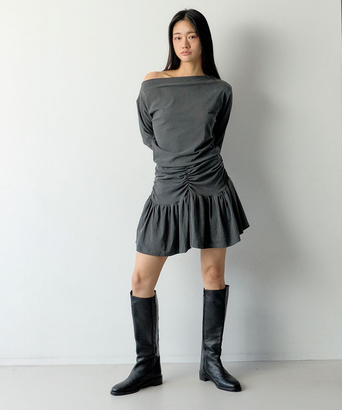슬로우가먼츠(SLLOW GARMENTS) WASHED JERSEY DRAPED DRESS CHARCOAL
