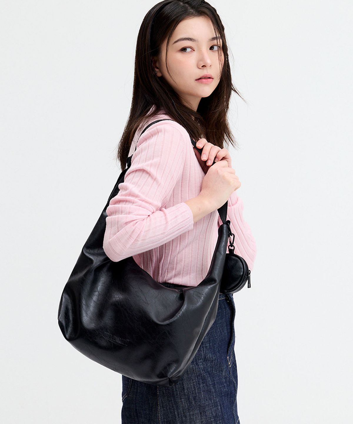 마크니(MACNI) LUNA SHOULDER CROSS BAG BLACK