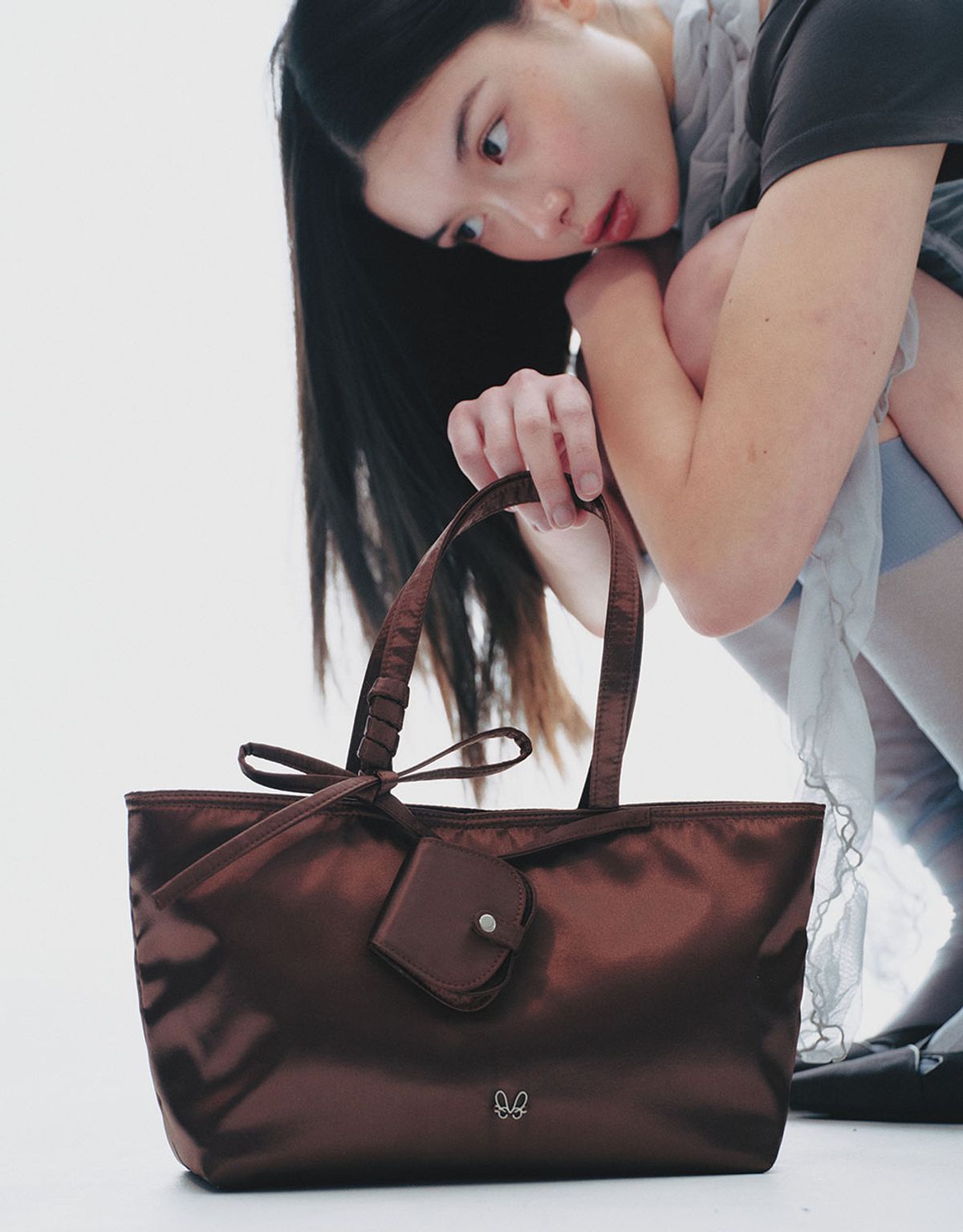 엠엠더블유(MMW) [MMW] SATIN SHOULDER BAG (BROWN)