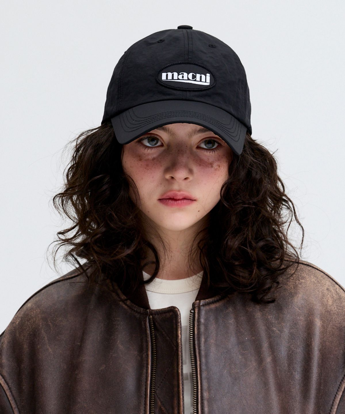 마크니(MACNI) LOGO PATCH NYLON DEEP CAP BLACK