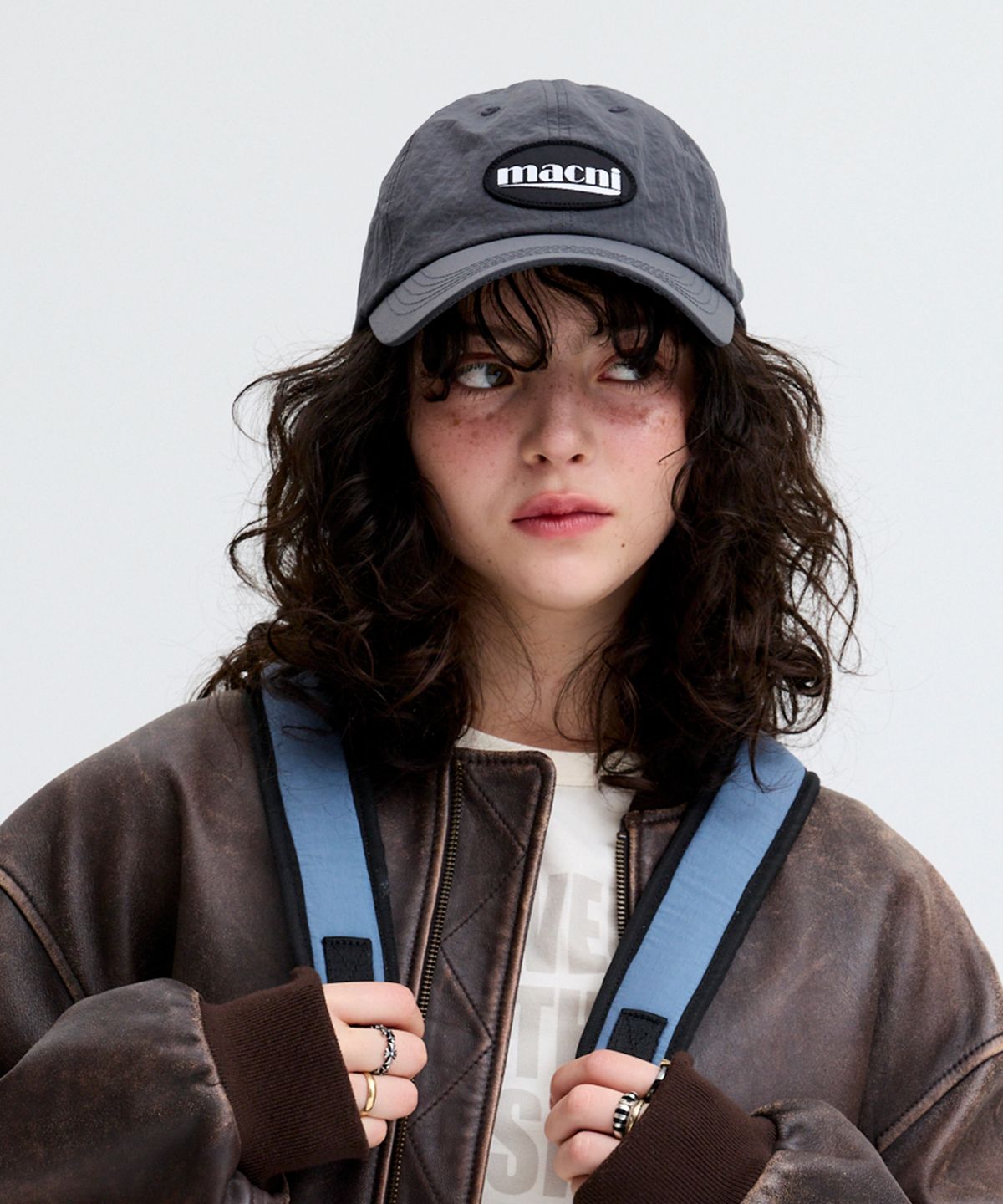 마크니(MACNI) LOGO PATCH NYLON DEEP CAP CHARCOAL