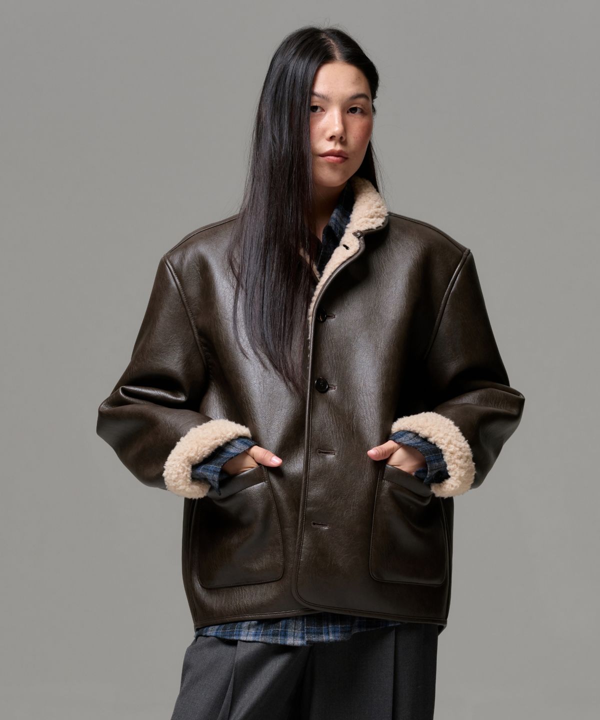 이알에이(ERA) WOMEN CLASSIC FAUX SHEARLING JACKET - BROWN
