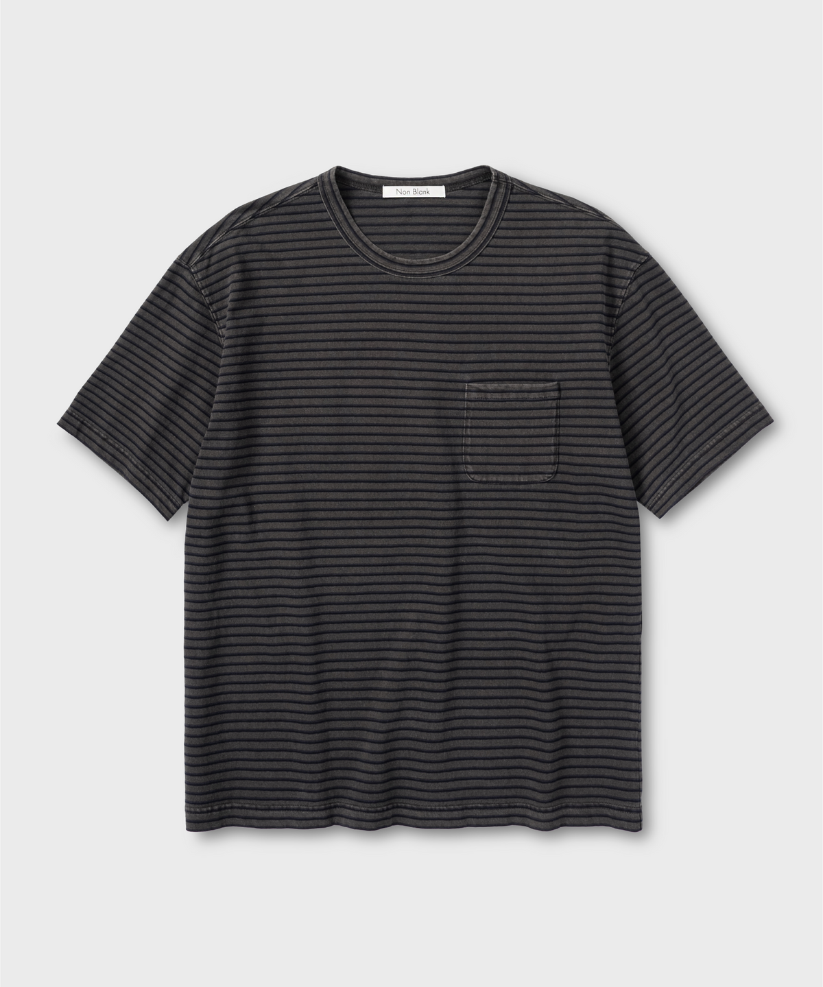 넌블랭크(NONBLANK) 워시드 포켓 스트라이프 티셔츠_GREY