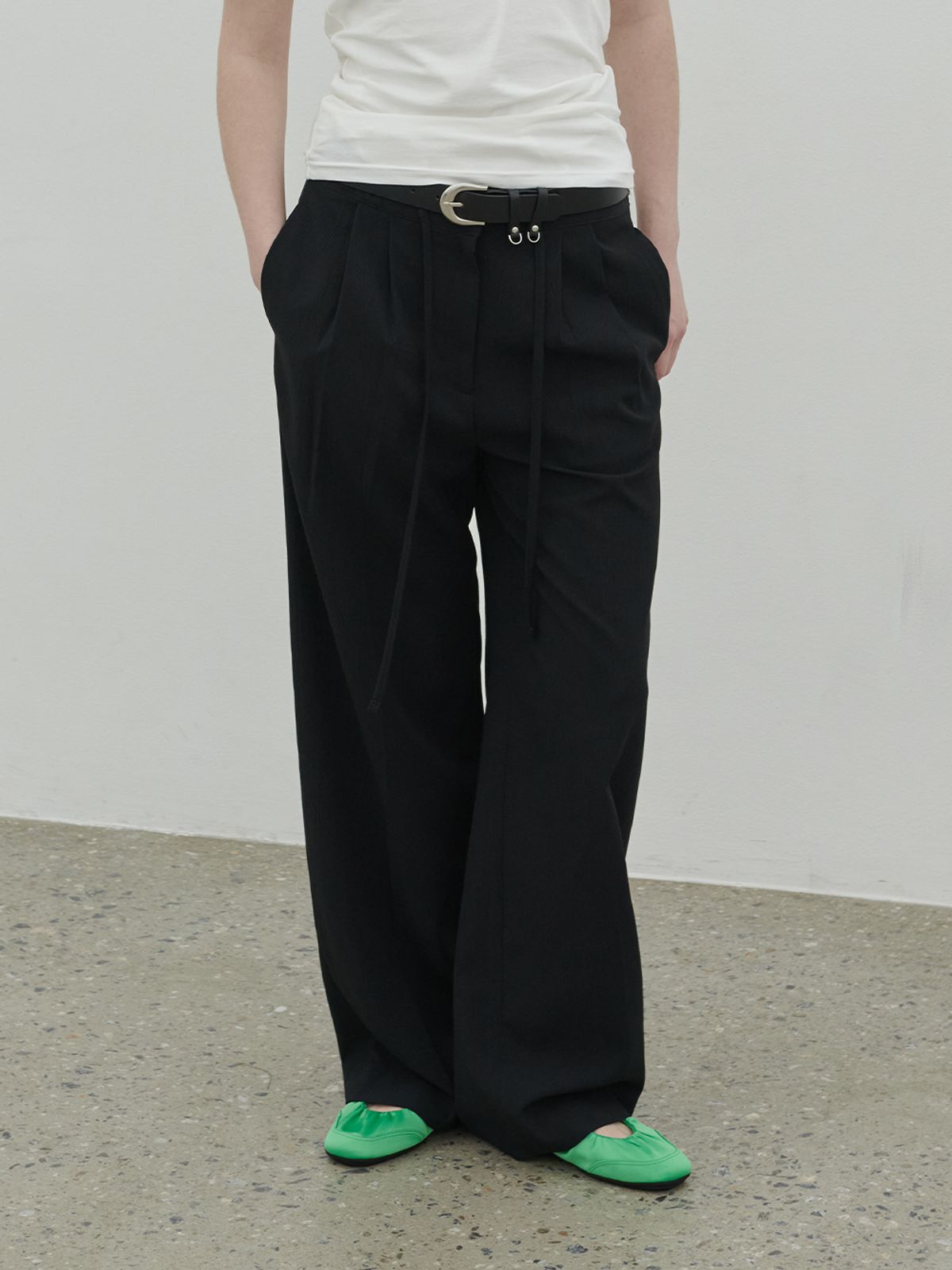 320쇼룸(320SHOWROOM) Luen Crinkle Summer Pants Black