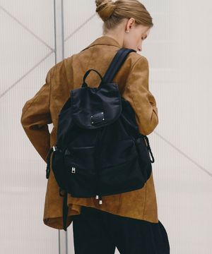 Fluffy String Backpack (recycle nylon black)