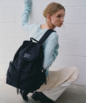 Fluffy String Backpack (dot black)