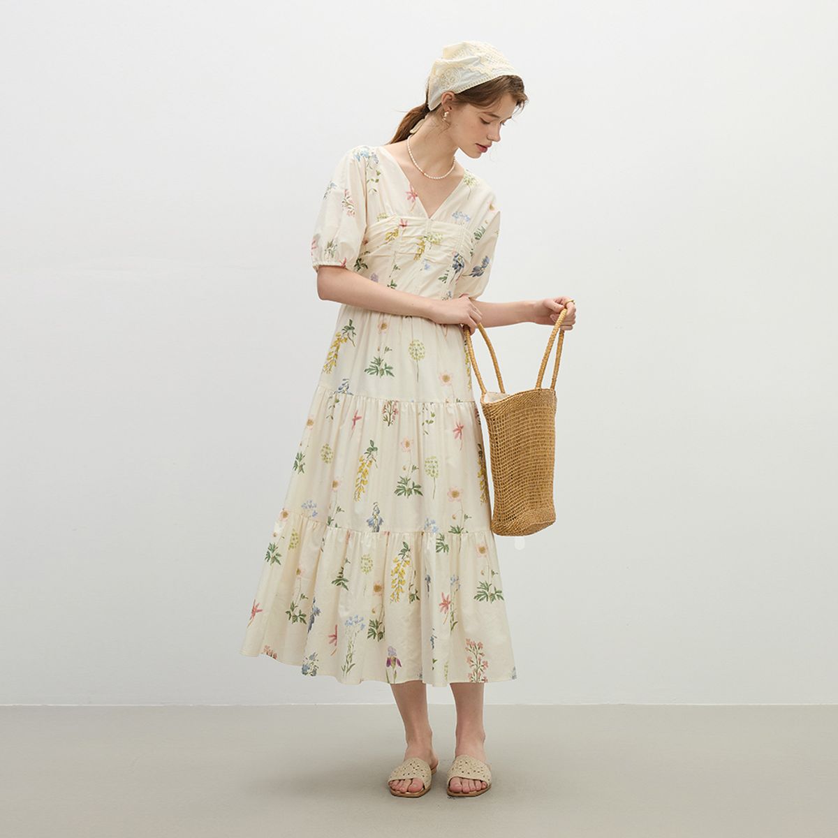 웬스데이딜라잇(WEDNESDAY DELIGHT) WD_Flower garden v-neck dress