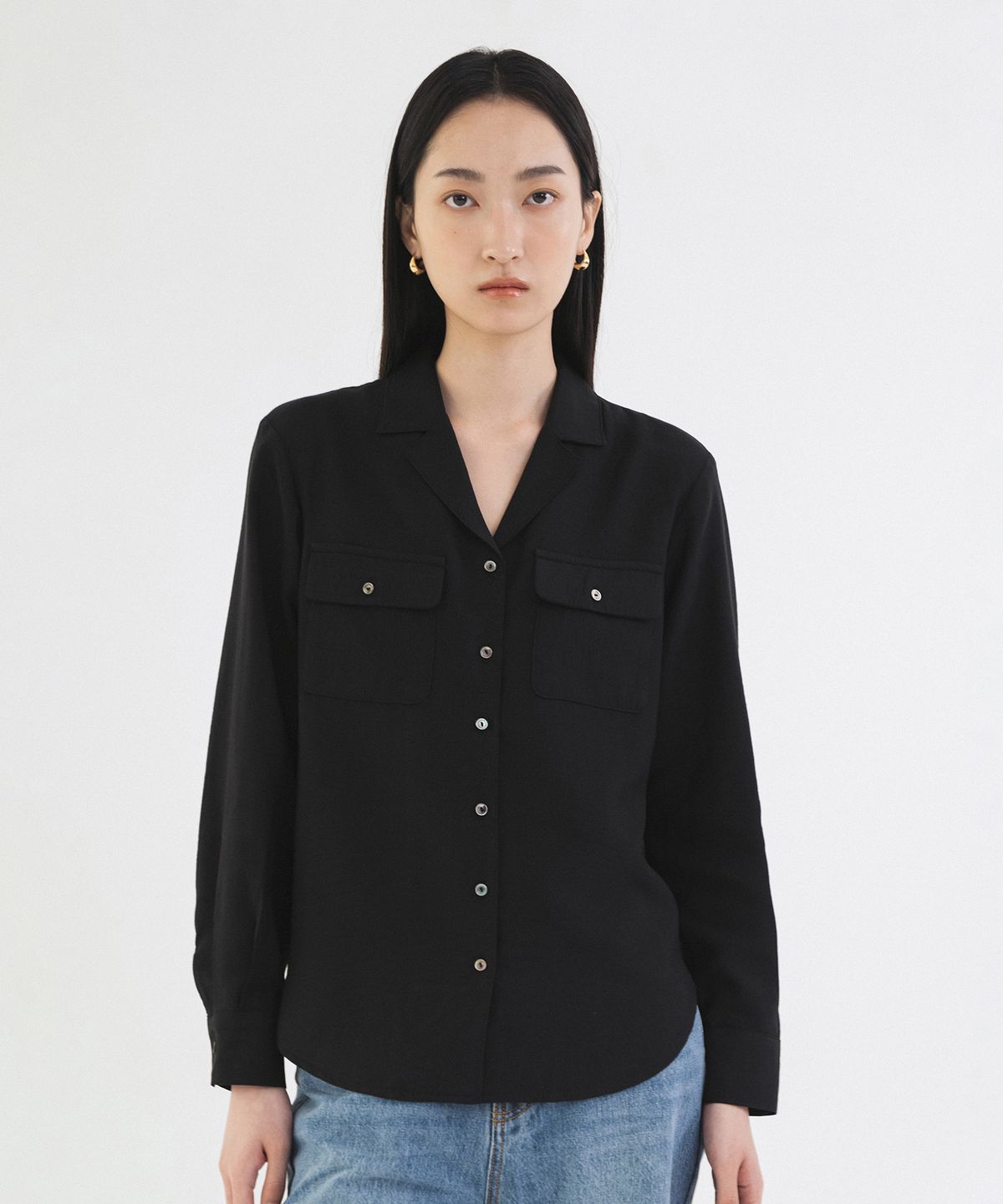 시야쥬(SIYAZU) SITP5207 오픈 카라 포켓 셔츠_Black