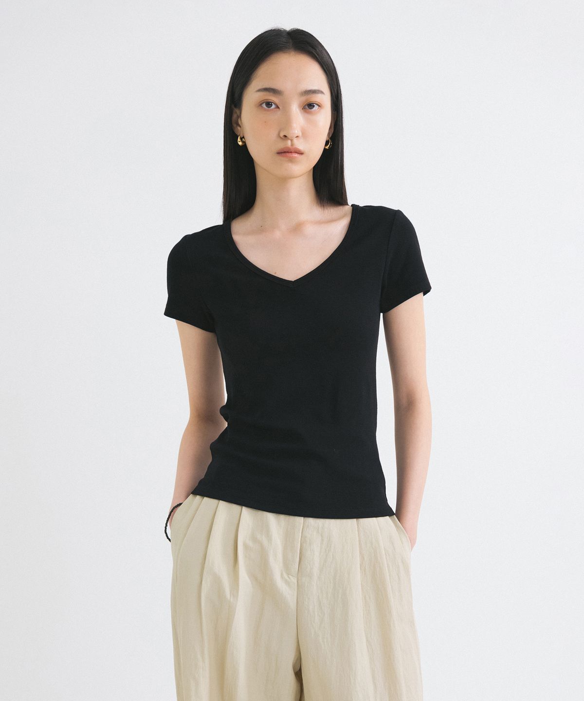 시야쥬(SIYAZU) SITP5202 레트로 브이넥 슬림 반팔티_Black