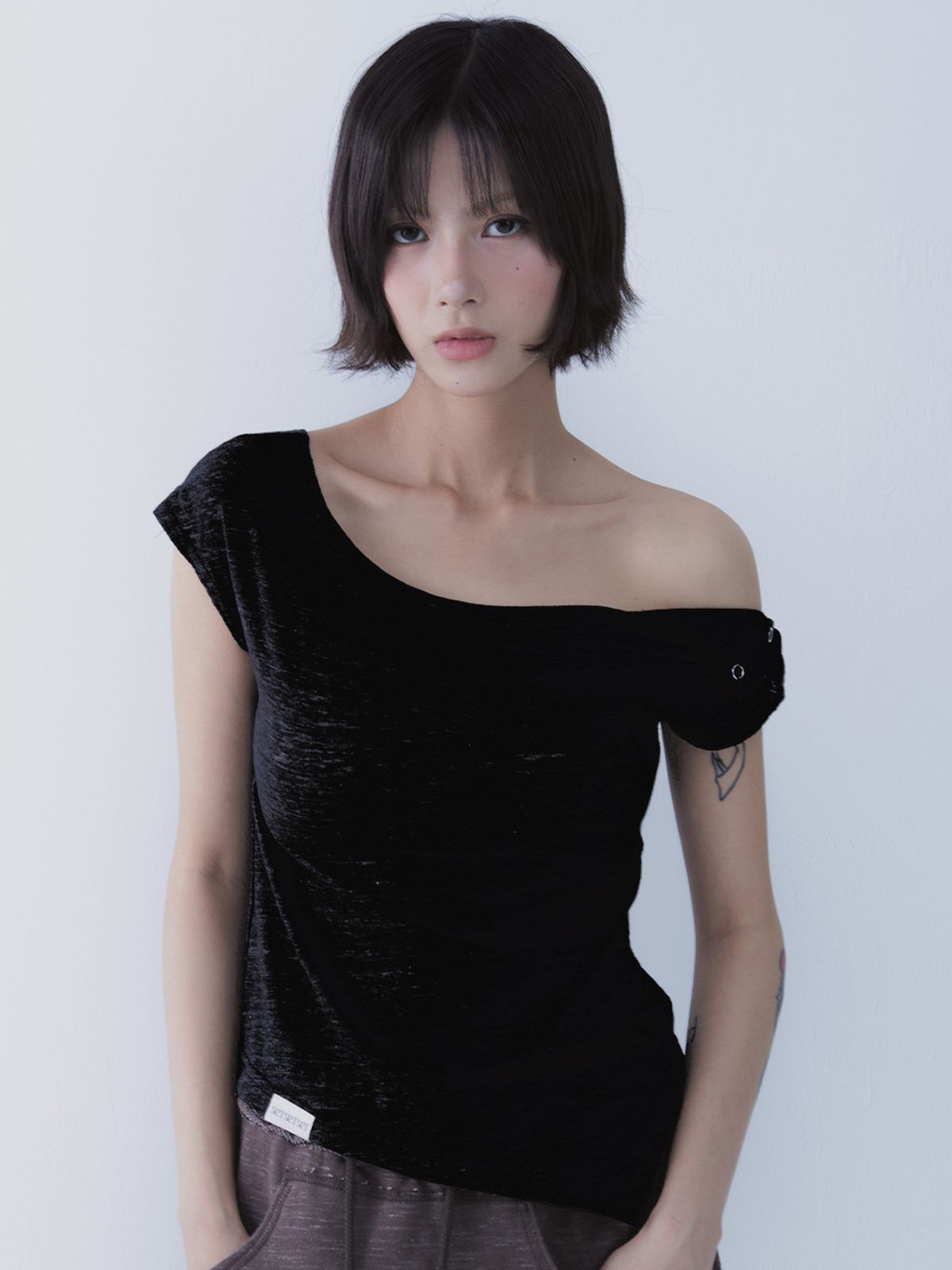 쎄쎄쎄(SETSETSET) UNBALANCE SNAP T-SHIRT BLACK