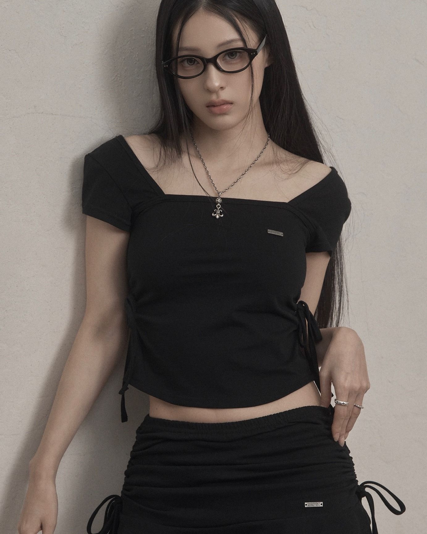 MUSINSA | KHAKIPOINT Ribbon Shirring T-shirt (black)