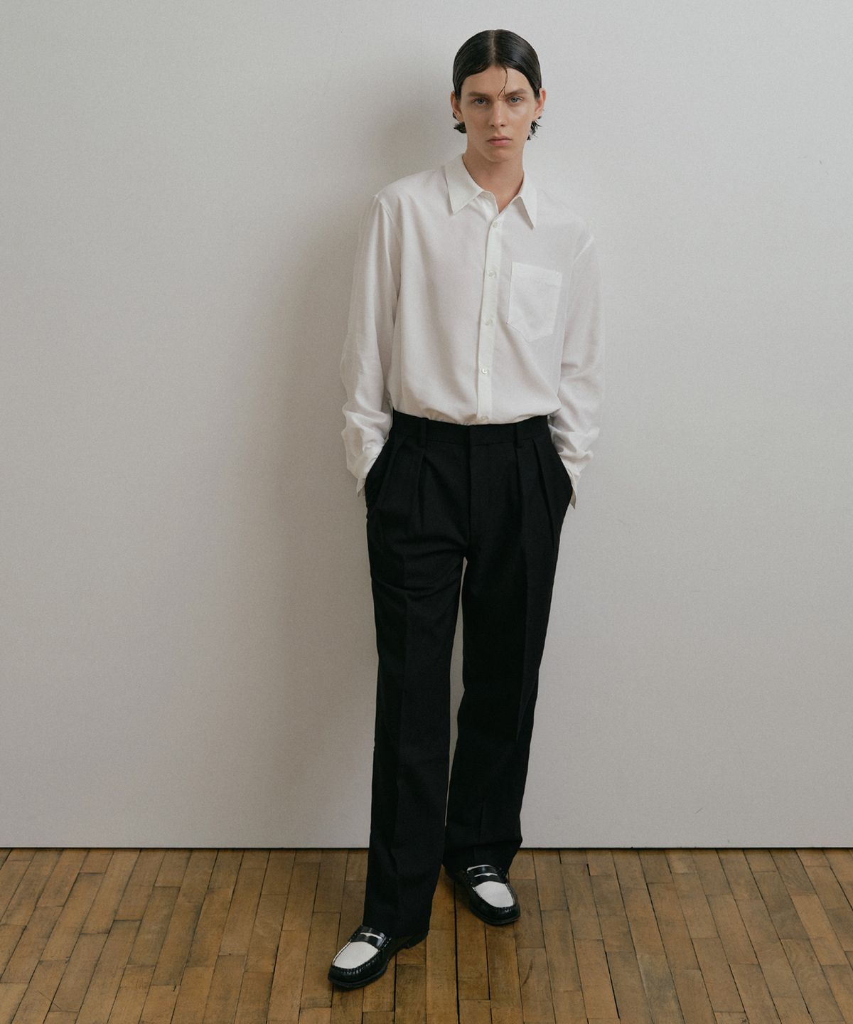 더스티화이트(DUSTYWHITE) BLACK TAILORED TROUSERS