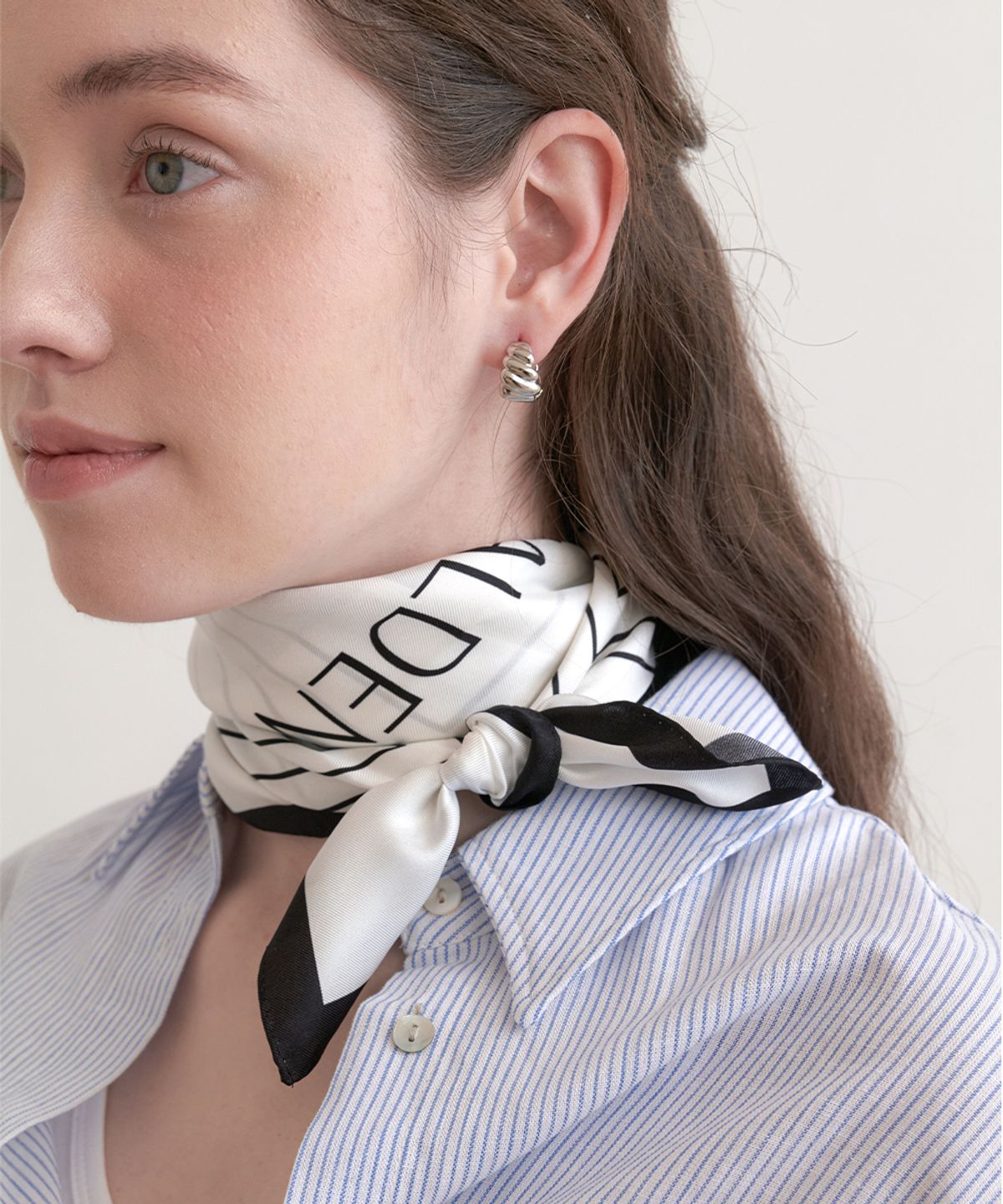 할렌(HALDEN) square line logo silk scarf (SC002_whiteblack)