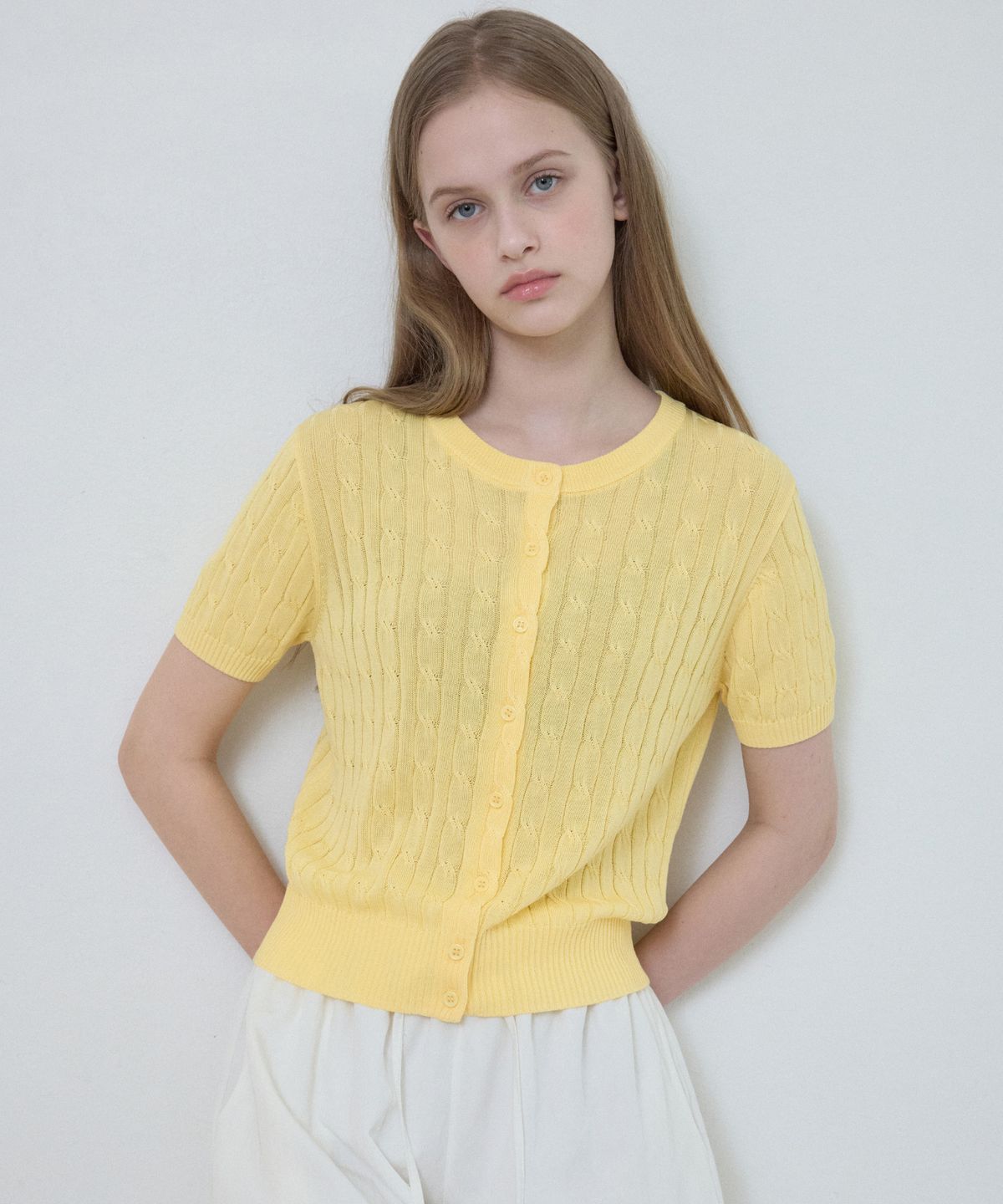 웬즈데이오아시스 포 우먼(WEDNESDAYOASISFORWOMEN) 워셔블 클로에 하프 가디건_LIGHT YELLOW(WC25-KN23)