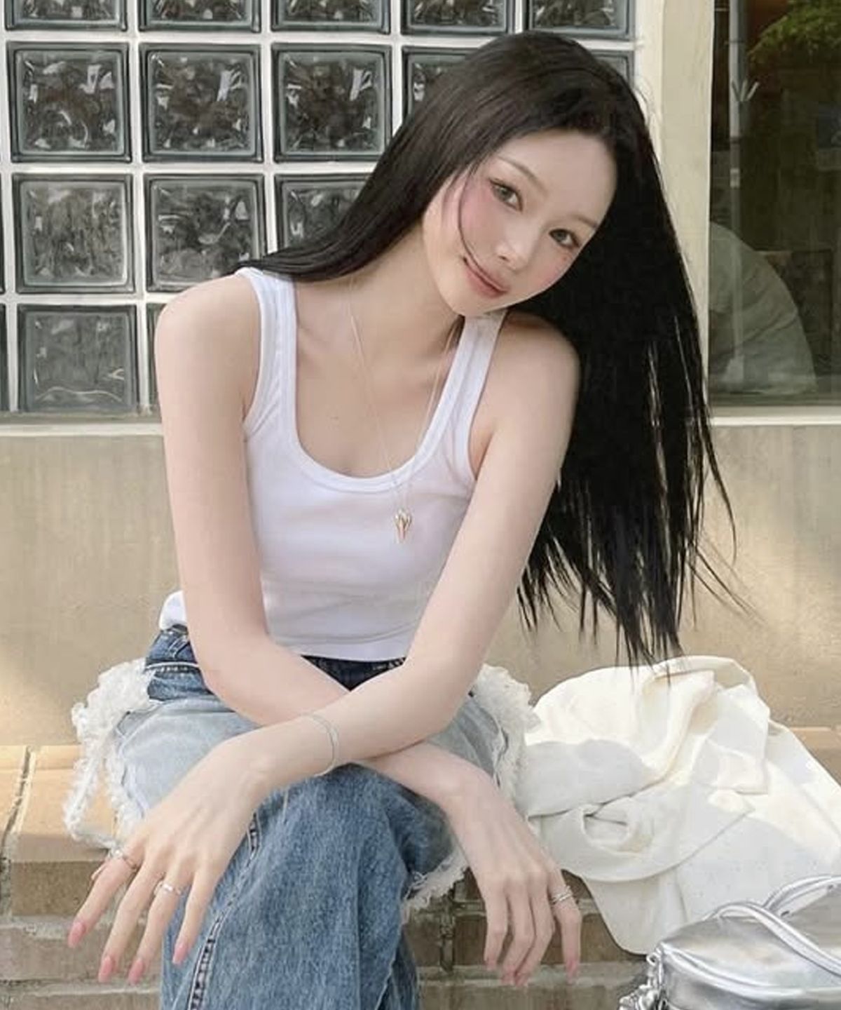 웬즈데이오아시스 포 우먼(WEDNESDAYOASISFORWOMEN) 블라섬 슬리브리스 탑_IVORY(W25-TP17)