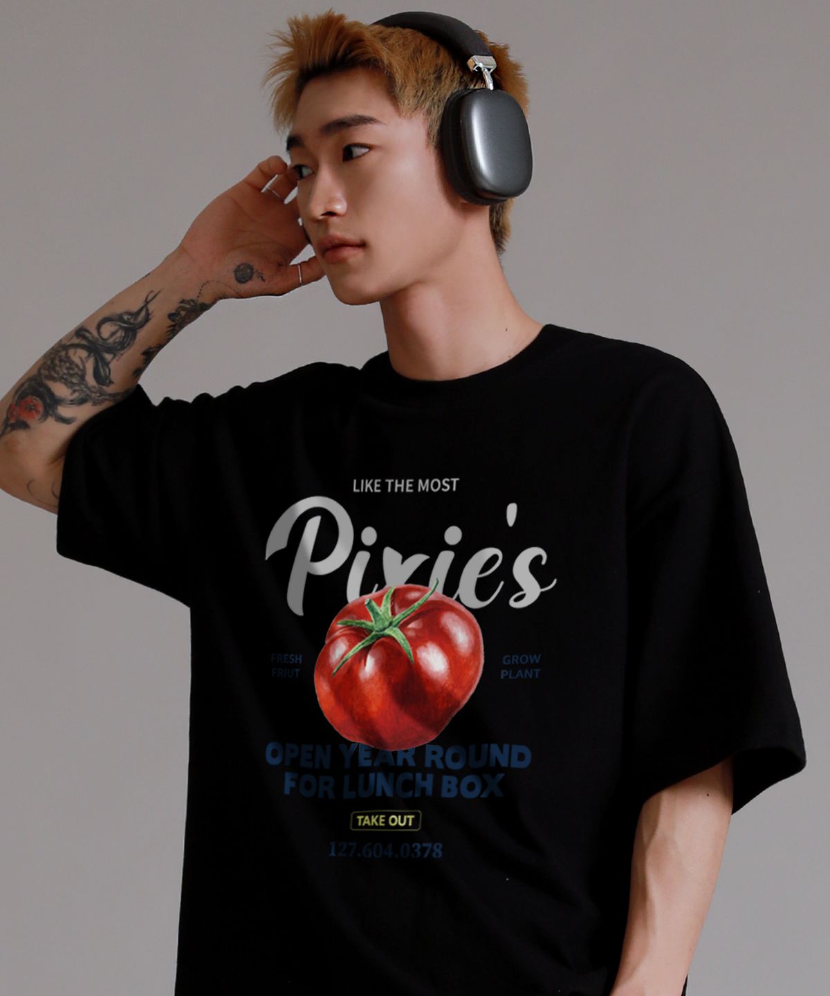 라이크더모스트(LIKE THE MOST) 토마토 프라이스 오버핏 반팔 티셔츠_블랙