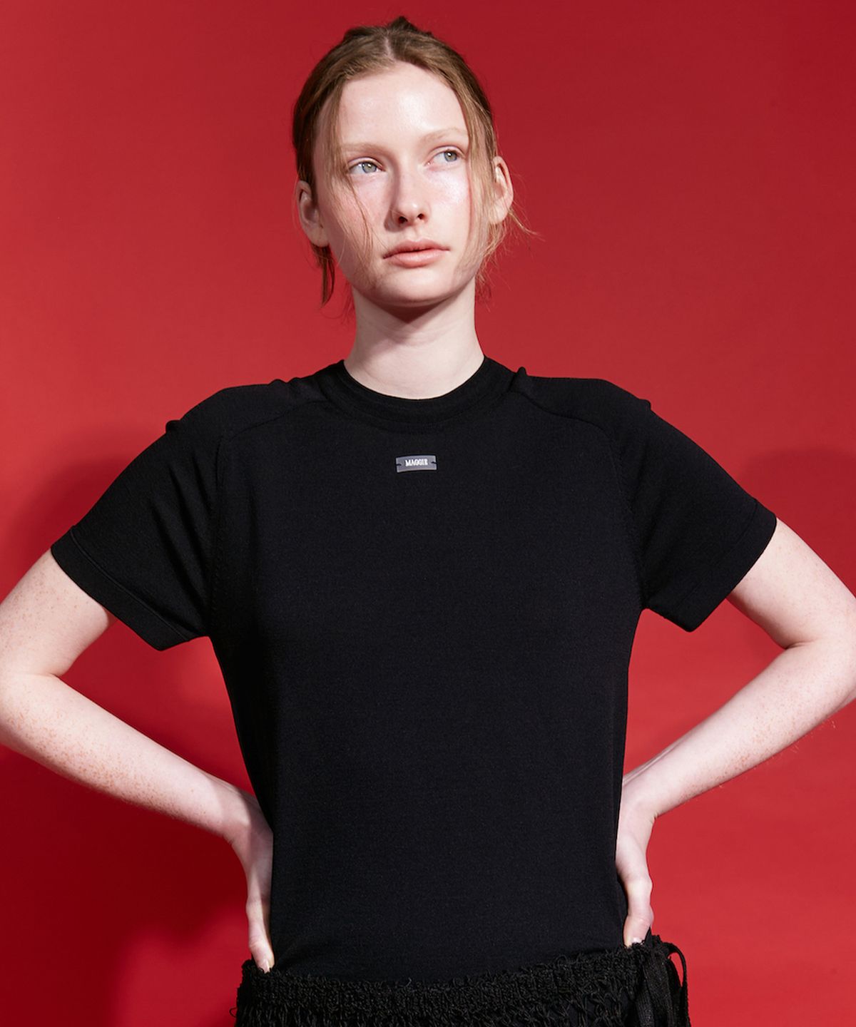 매기(MAGGIE) Shiny Half Sleeve (Black)