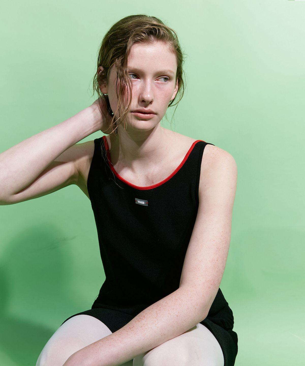 매기(MAGGIE) Frill Sleeveless (Black)