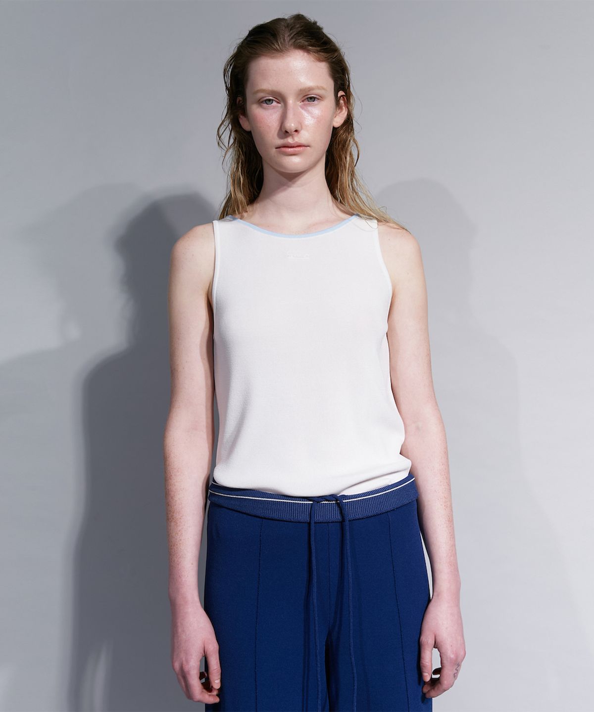 매기(MAGGIE) Frill Sleeveless (White)