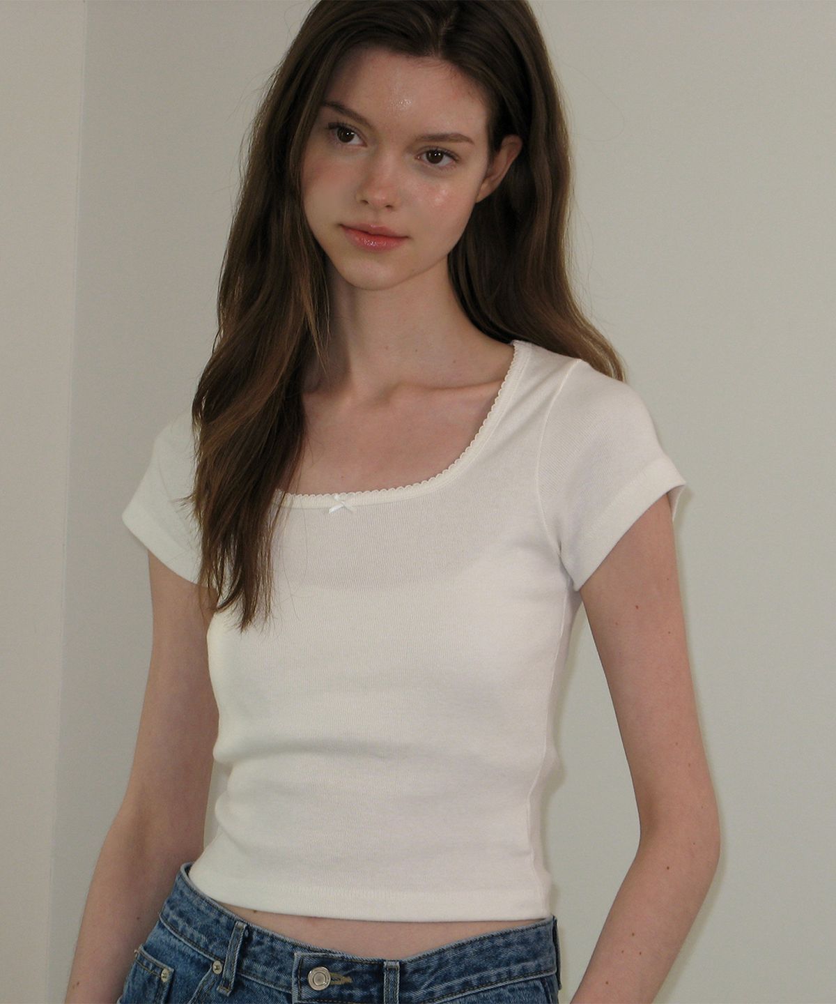 썸웨어버터(SOMEWHEREBUTTER) Ribbon Square Top - Ivory