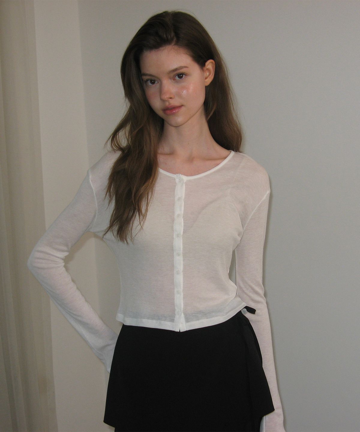 썸웨어버터(SOMEWHEREBUTTER) Lovey Button Cardigan - Ivory