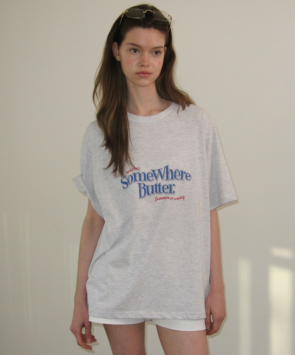 썸웨어버터(SOMEWHEREBUTTER) Shine Wave Logo Over-fit Top - White Melange