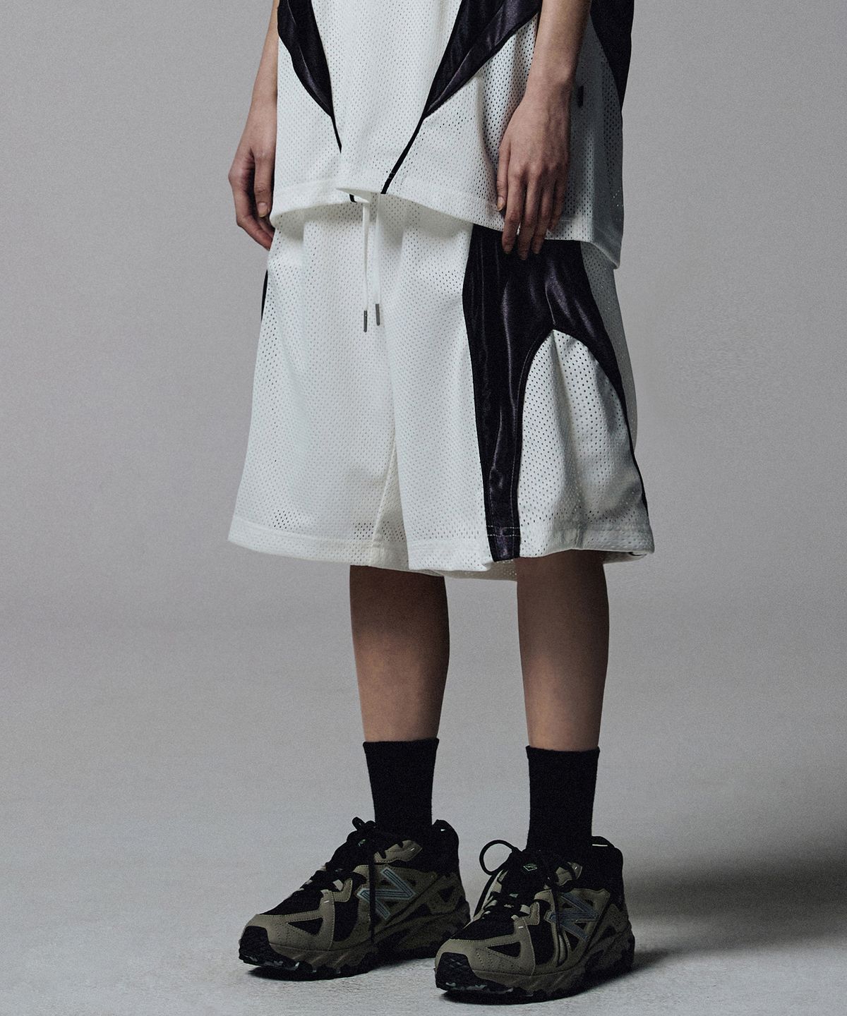 낫포너드(NOT4NERD) 4 Symbol Colour Block Mesh Shorts - White