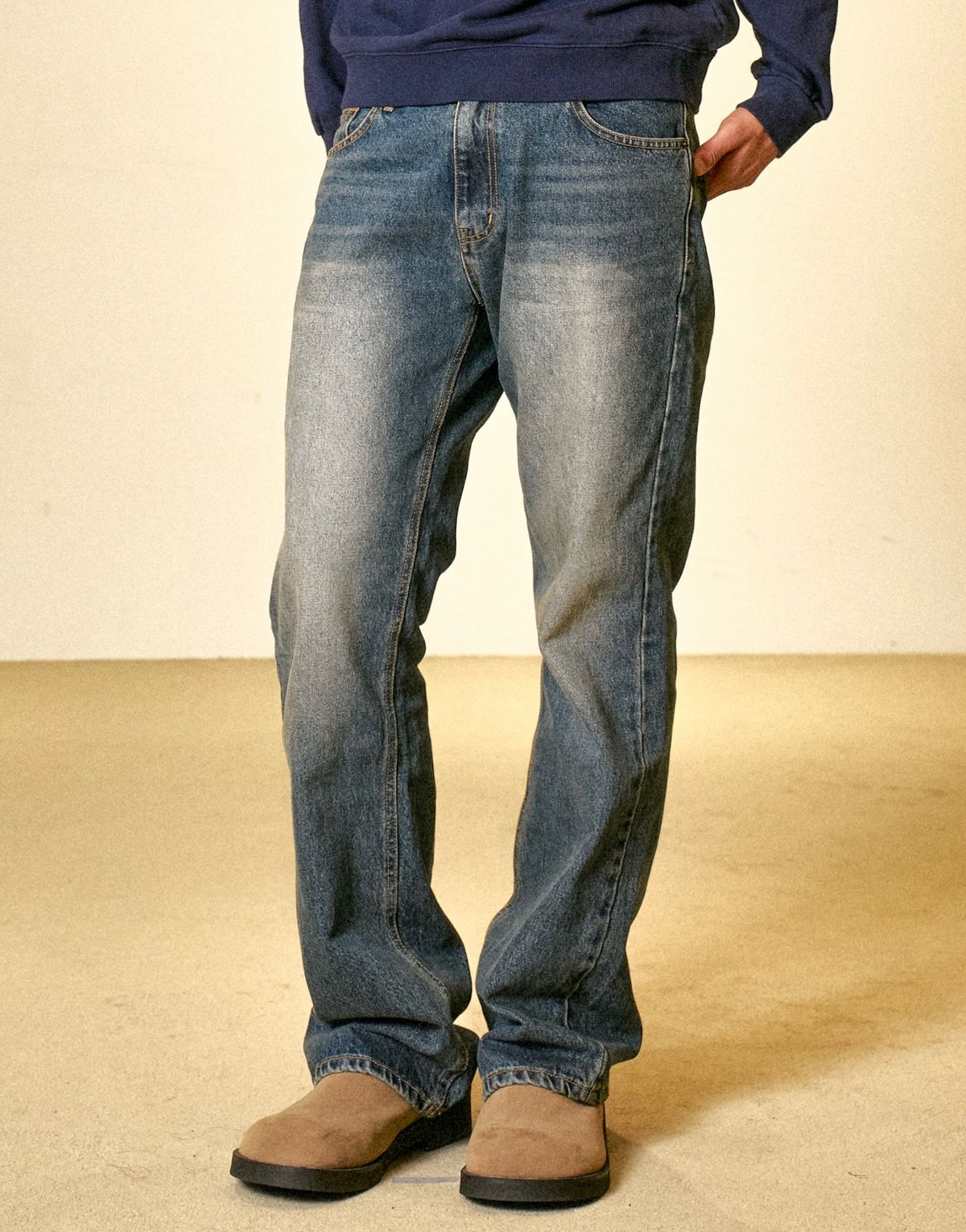 아모우(AMOU) ESSENTIAL FLARED DENIM PANTS