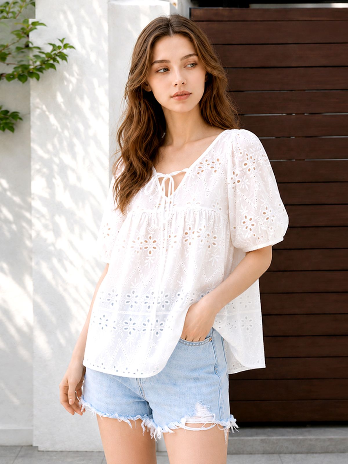 페이지플린(PAIGEFLYNN) 아일렛펀칭레이스블라우스_S5BBL012C