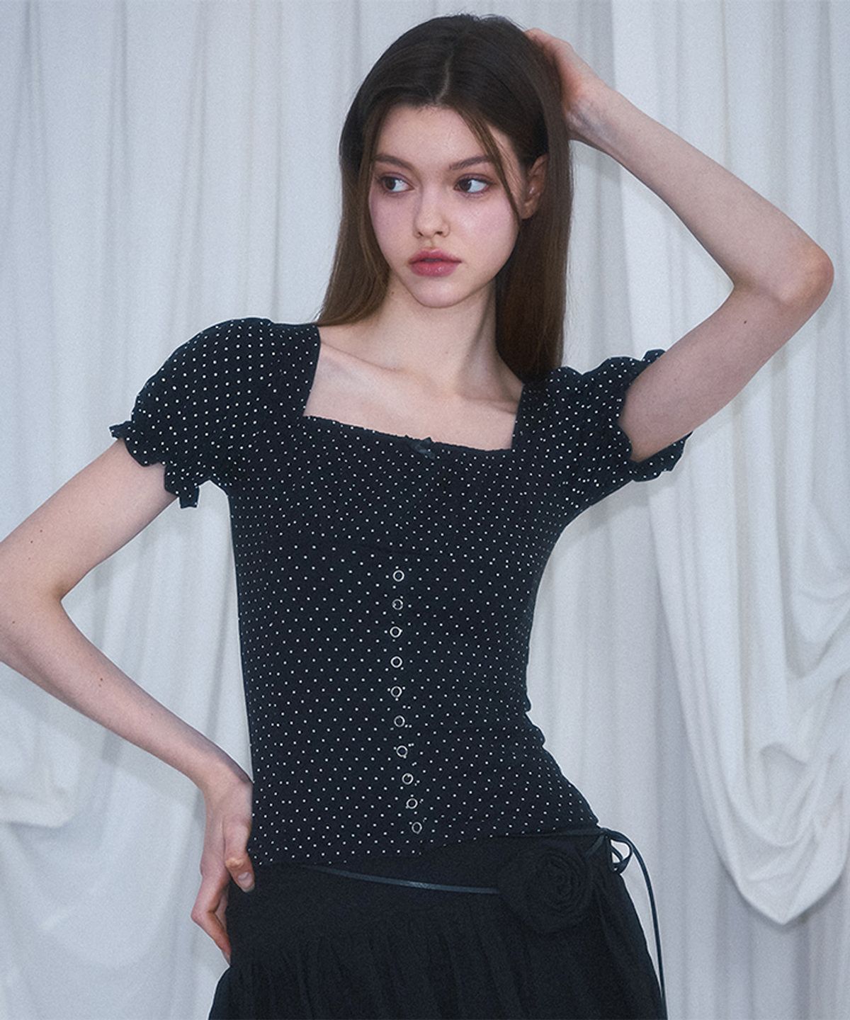 로제프란츠(ROSEFRANTZ) Dot Puff shirring T-shirt [Black]