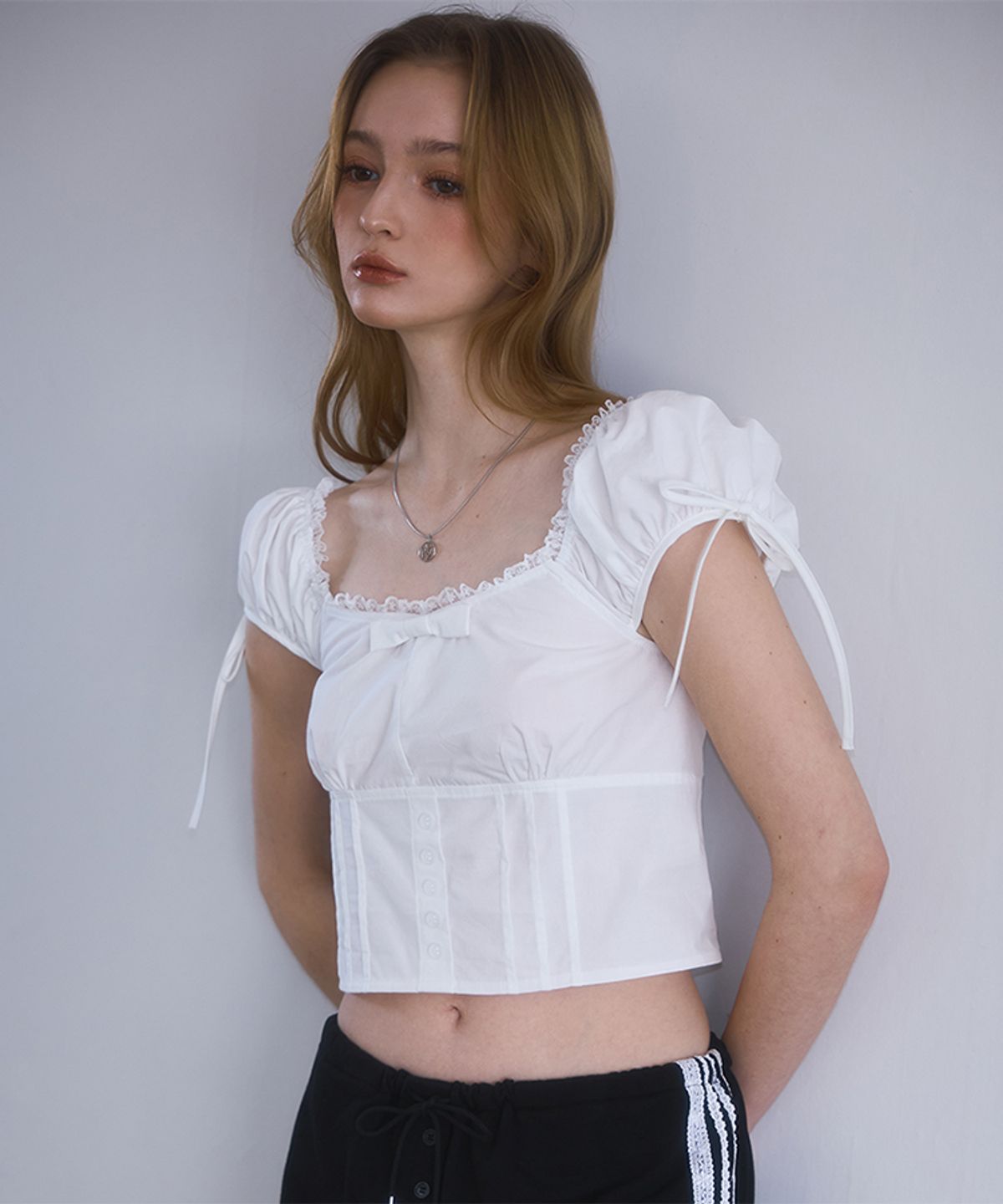 로제프란츠(ROSEFRANTZ) Ribbon Pintuck Crop Blouse [White]