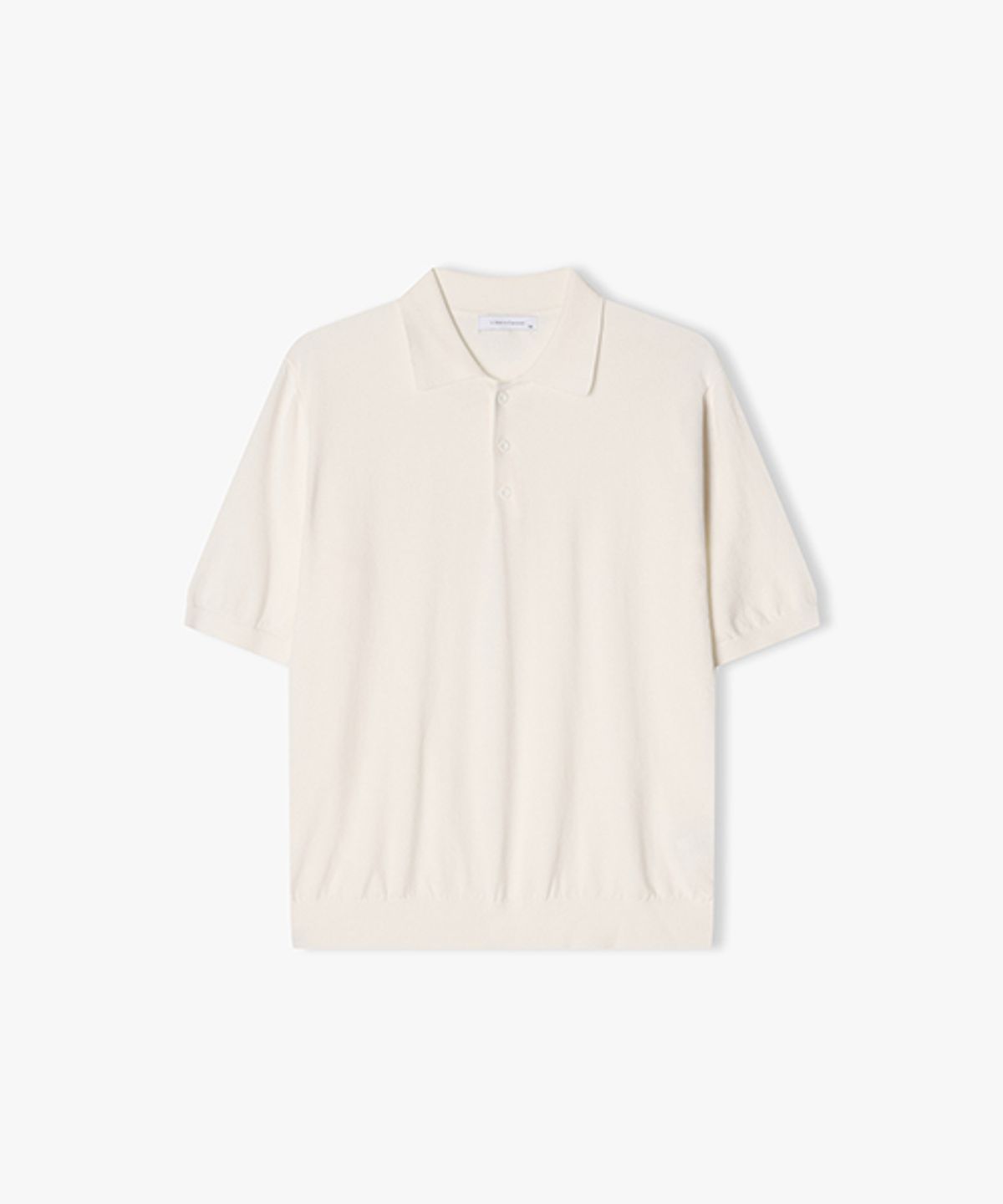 리버클래시(LIBERCLASSY) [25SS] LLM51582 화이트 솔리드 칼라 하프 니트 탑