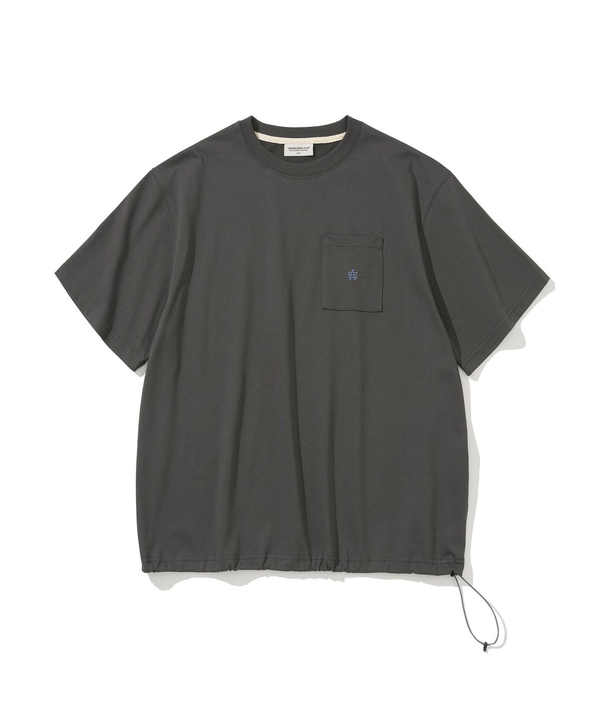 유니폼브릿지(UNIFORM BRIDGE) ae string pocket s/s tee charcoal