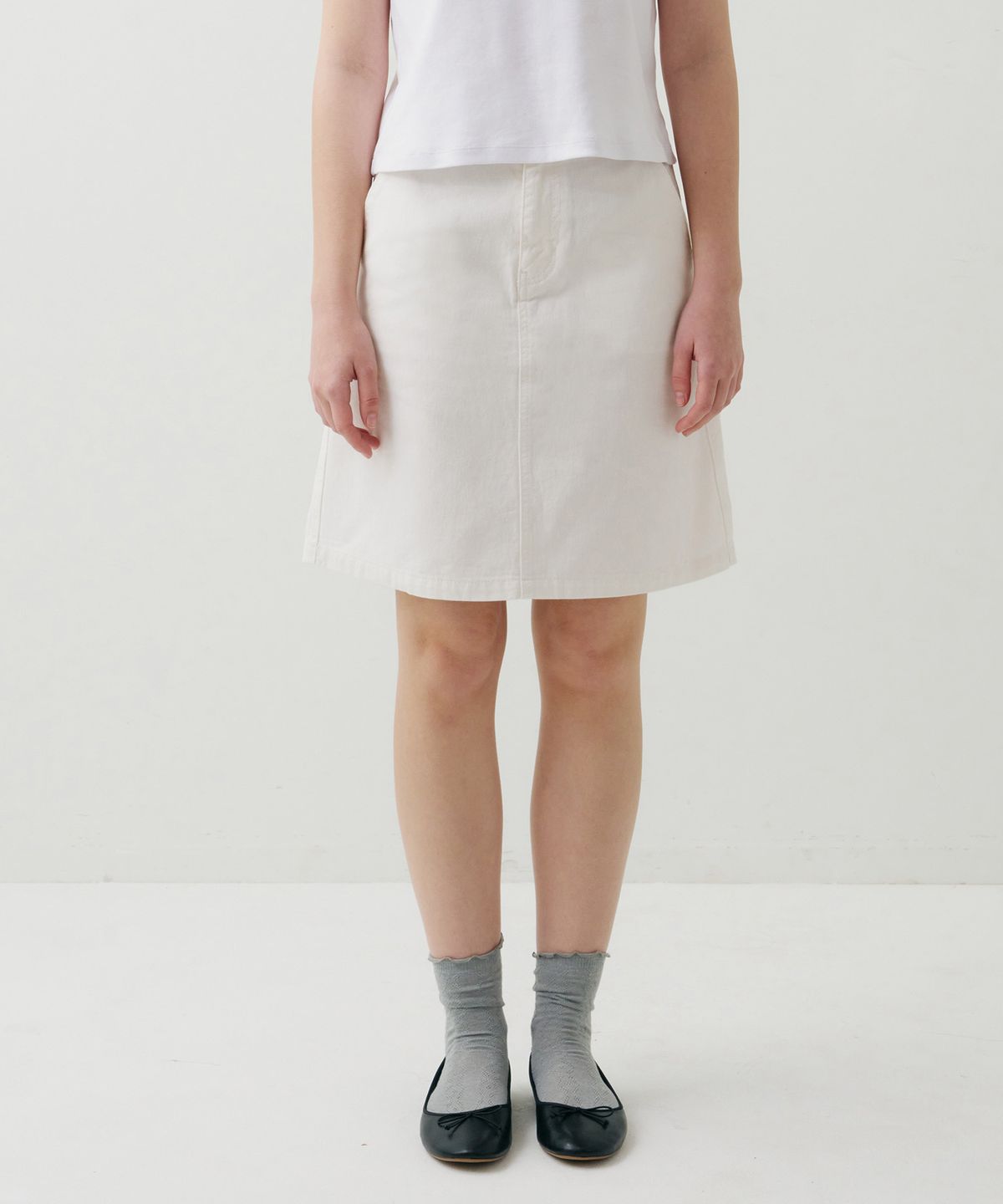 필더스(FIELDERS) STONE-WASHED MEDIUM SKIRT WHITE