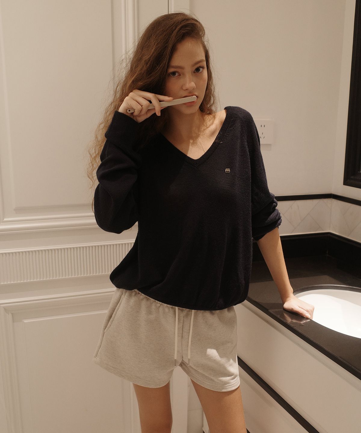 인지액티브(INJIACTIVE) See-through Metal logo Sleeve knit 네이비