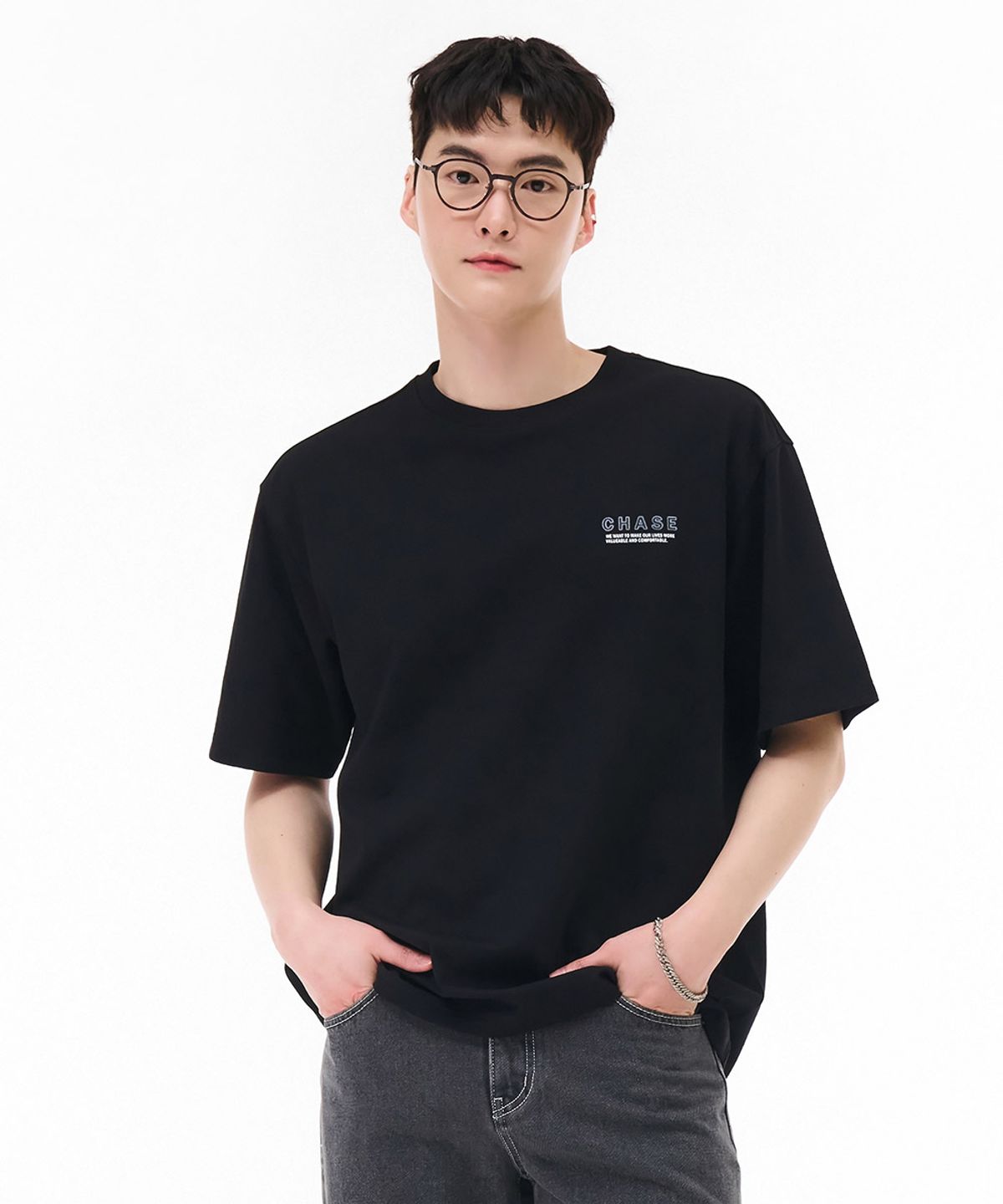 체이스컬트(CHASECULT) 남성 모던 레터링 반팔 티셔츠-블랙