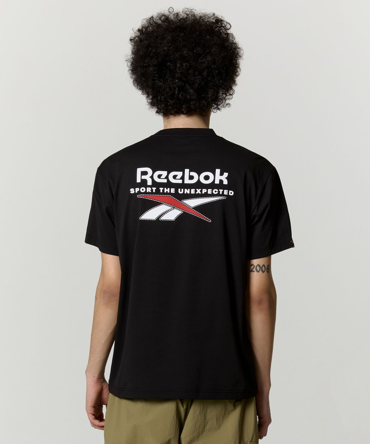 리복(REEBOK) 빅벡터 프레쉬 티셔츠 - 블랙