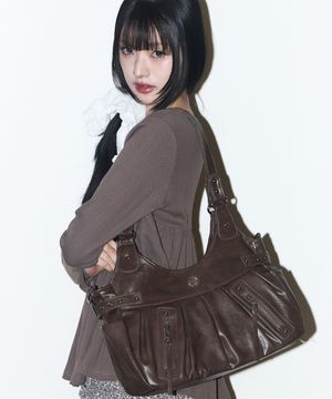 엠버 버클 숄더 백 브라운