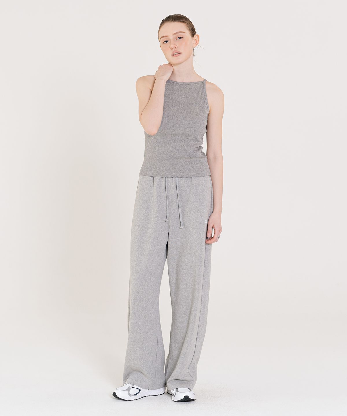 인지액티브(INJIACTIVE) Semi Wide Logo Sweatpants 그레이