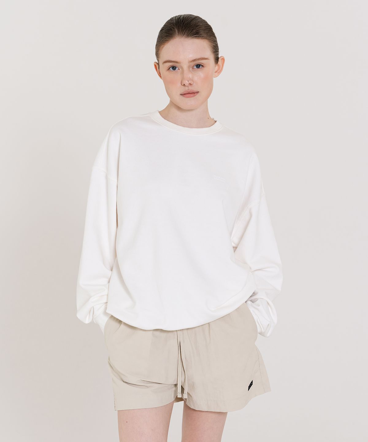 인지액티브(INJIACTIVE) Small Logo Pigment Sweatshirt 화이트