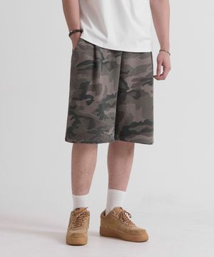원턱 와이드 버뮤다 카모 숏츠