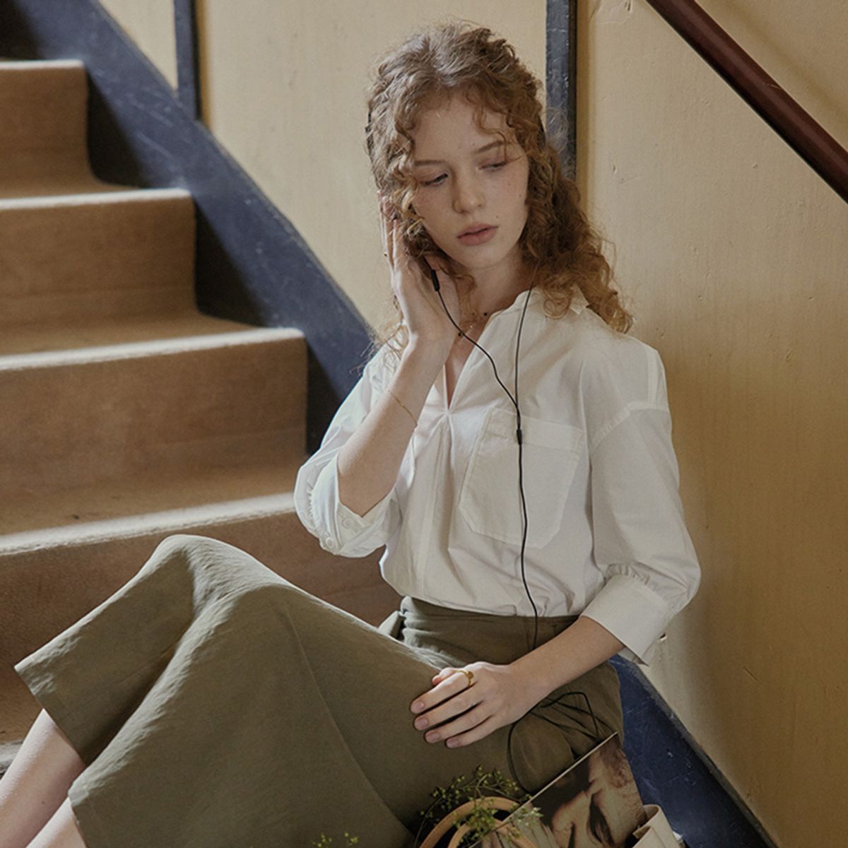 프라우드 마리(PROUD MARY) PM_V-neck collar sleeve blouse_2color