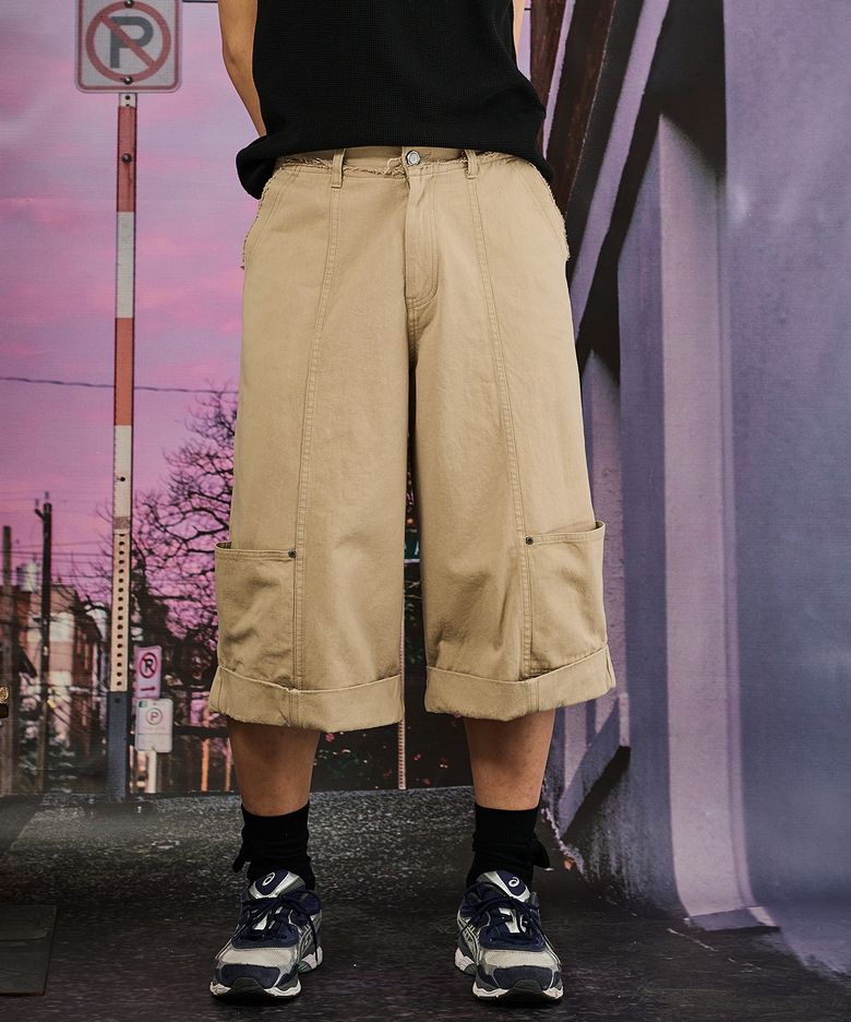Frayed Blunt Bermuda Pants-Beige