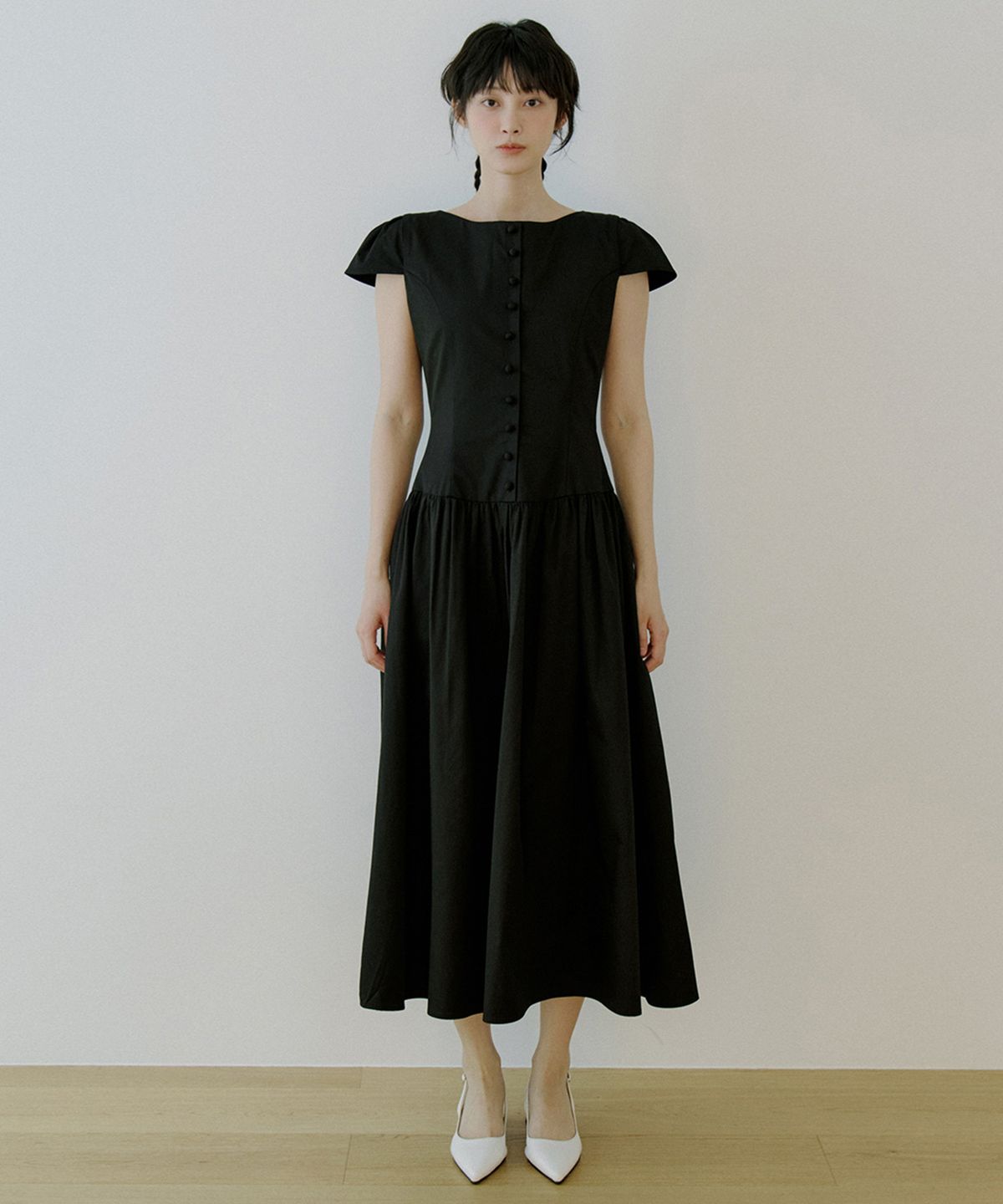 리올그(REORG) WOI BEAN BUTTON LONG OPS BLACK