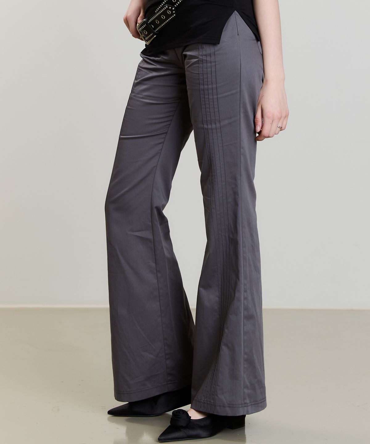 러브이즈트루(LUVISTRUE) SM PINTUCK PANTS(CHARCOAL)