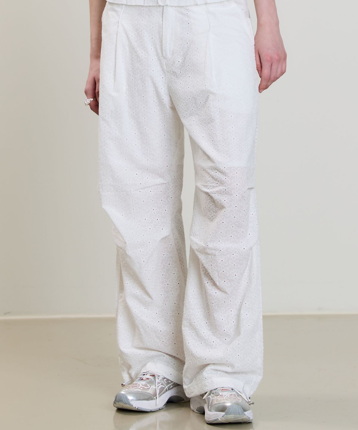 러브이즈트루(LUVISTRUE) SM LACE PANTS(WHITE)