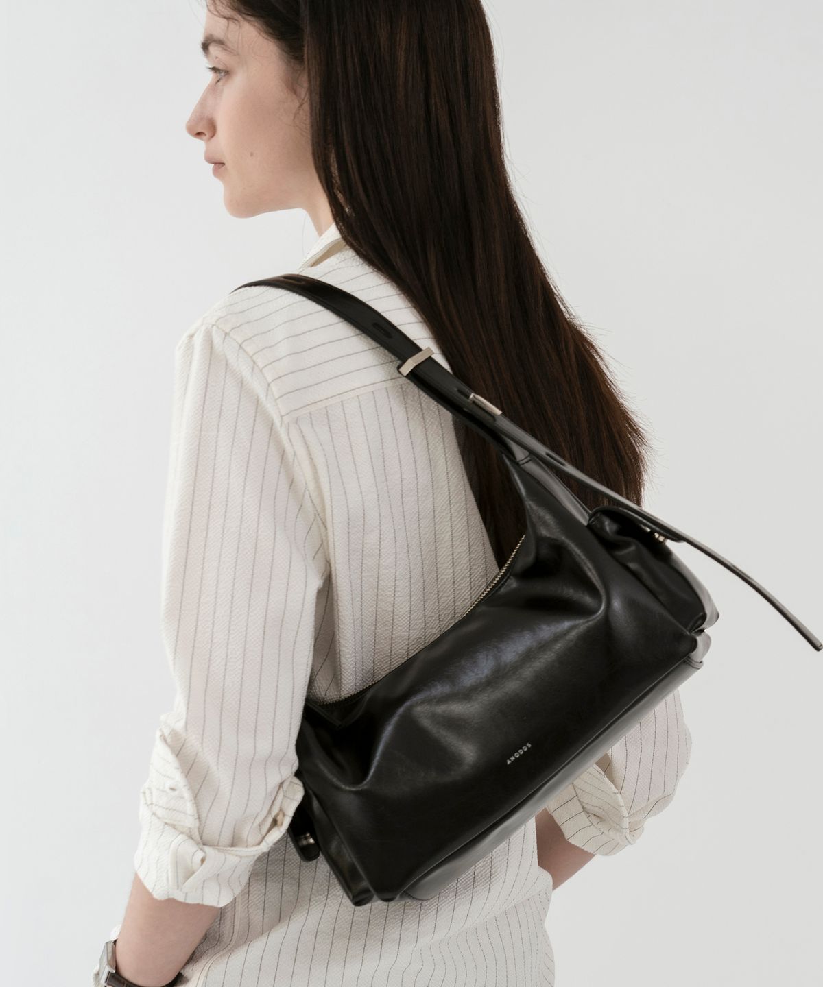 앤오즈(ANODDS) POTI pocket hobo bag 2 color